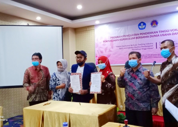 Program Penguatan Pendidikan Tinggi: Kurikulum Desain Mode Disusun Bersama Praktisi